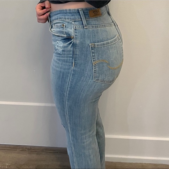 LEVI MID RISE CUFFED STRETCHY MOM JEANS - Picture 2 of 9